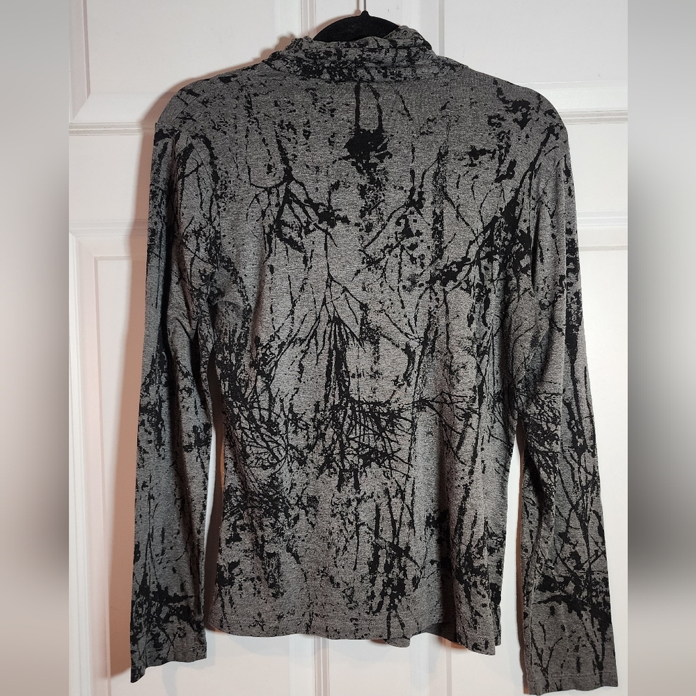 Gray and Black Abstract Long Sleeve Turtleneck Top Medium - Picture 5 of 5